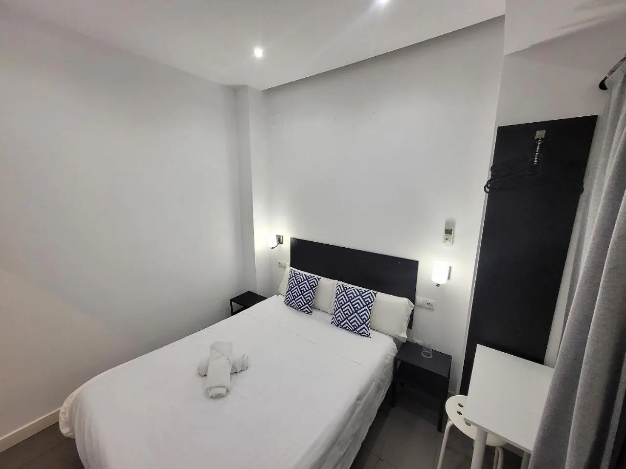 Ayz Frailes - Auto Check-In Property (Adults Only) Malaga 3*,